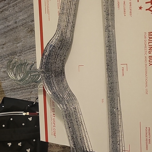 14 Juicy couture hangers - Picture 3 of 3